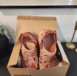 Selehe Bembury x Crocs Pollex